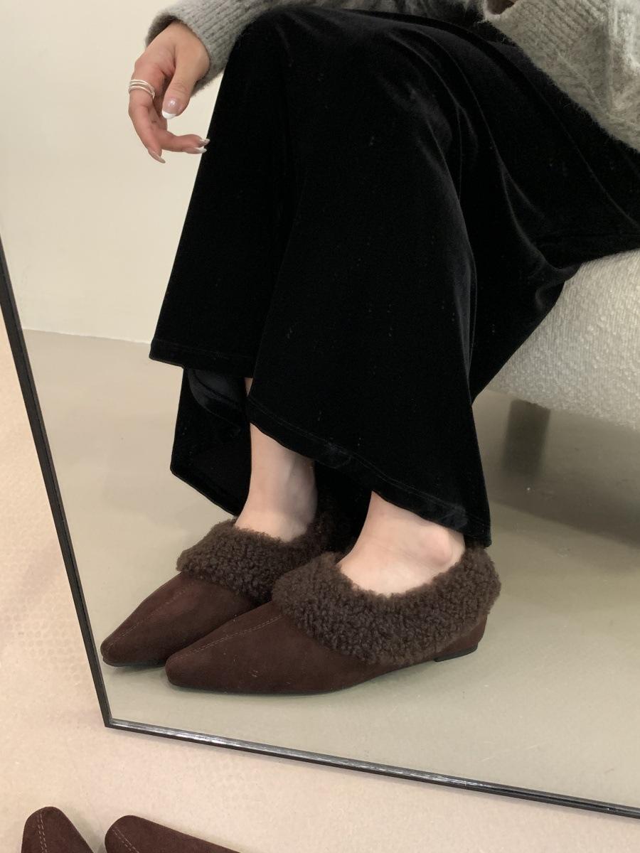 Soft-soled velvet 2025 winter French retro temperament single shoes women s thick-soled suede one-pedal casual beanie shoes tide 39 темно-коричневого кольору
Soft-soled velvet 2025 winter French retro temperament single shoes women s thick-soled suede one-pedal casual beanie shoes tide 39 темно-коричневого кольору
