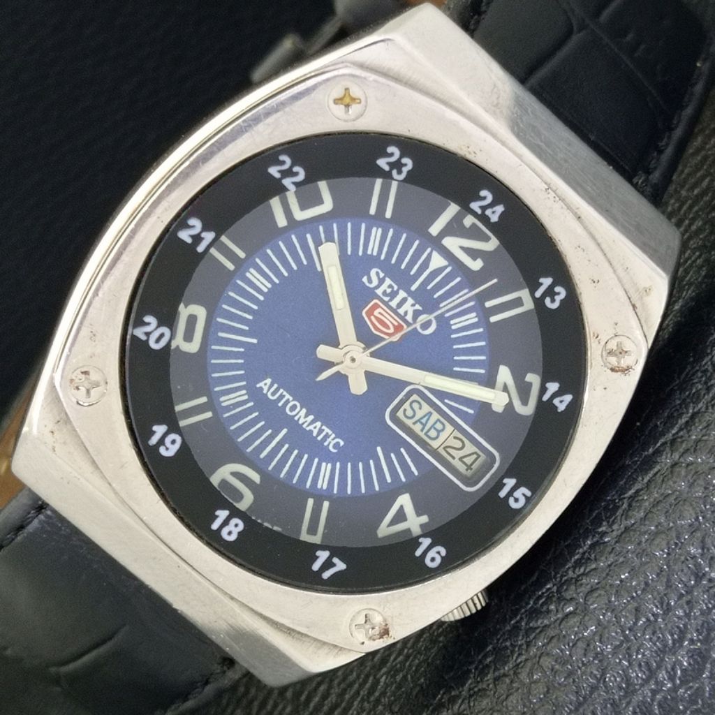 USED VINTAGE SEIKO 5 AUTOMATIC 7009A JAPAN MENS BLUE COLOR DIAL WATCH a434276-2 R120-a434276
USED VINTAGE SEIKO 5 AUTOMATIC 7009A JAPAN MENS BLUE COLOR DIAL WATCH a434276-2 R120-a434276