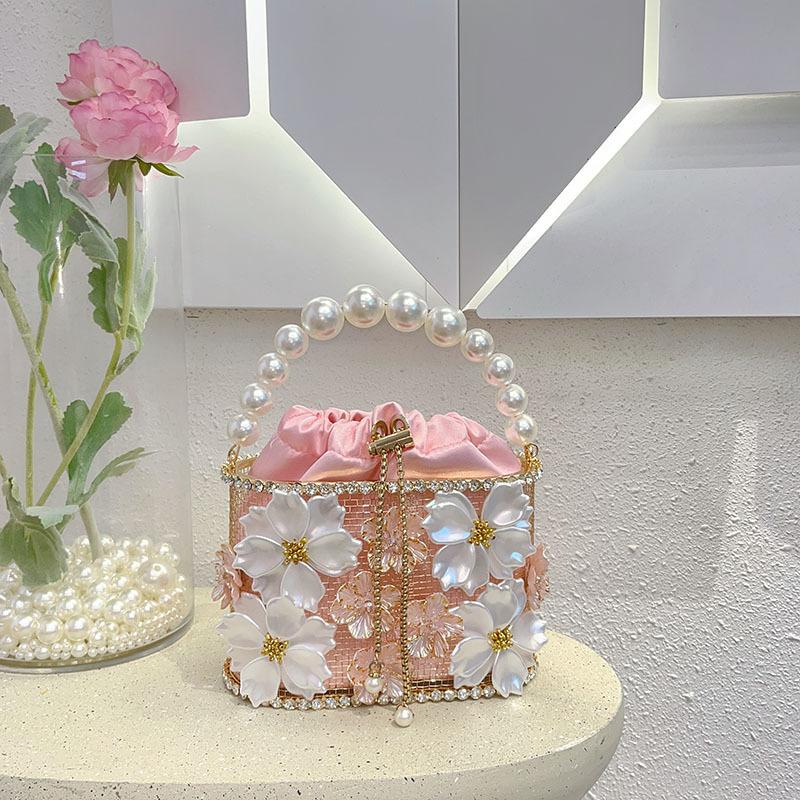 Luxury Sun Flower Women Handbag Fashionable Hollow Out Diamond Inlaid Chain Shoulder Bag Bucket Bag
Luxury Sun Flower Women Handbag Fashionable Hollow Out Diamond Inlaid Chain Shoulder Bag Bucket Bag