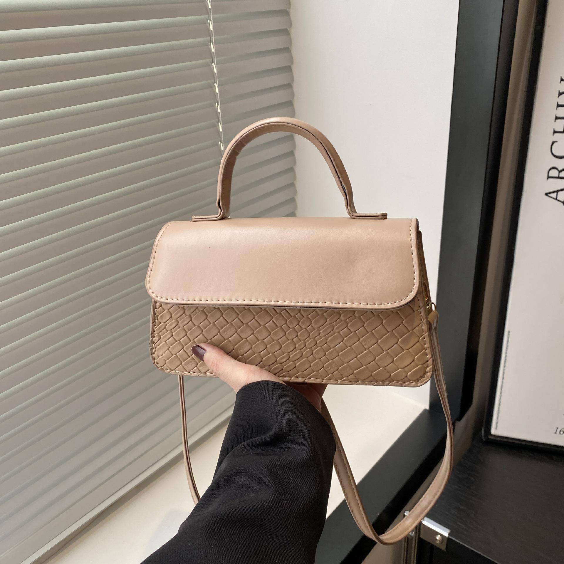 Ретро сумка-мессенджер, женская сумка, сумочка премиум-текстуры, сумка, плетеная тисненая простая однотонная на плечо, маленькая квадратная сумка хаки
Ретро сумка-мессенджер, женская сумка, сумочка премиум-текстуры, сумка, плетеная тисненая простая однотонная на плечо, маленькая квадратная сумка хаки