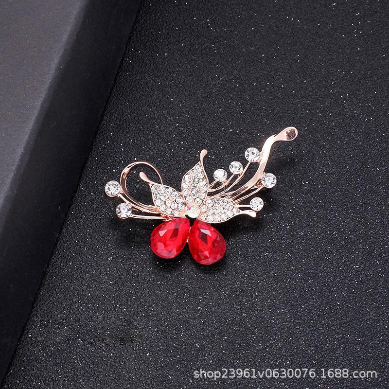Bright rose brooch high-end temperament flower brooch retro luxury coat pin pearl jewelry accessories
Bright rose brooch high-end temperament flower brooch retro luxury coat pin pearl jewelry accessories