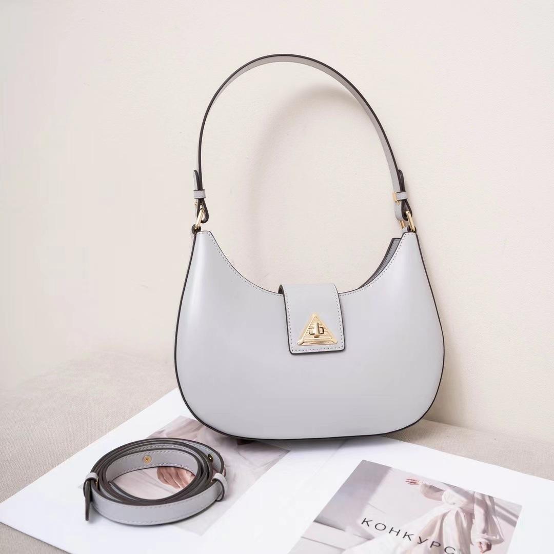 2025 коровья кожа ниша лето оригинал белый кожаный тоут под мышкой женский большая вместимость простой модный плечевой 27*6*20 серый
2025 коровья кожа ниша лето оригинал белый кожаный тоут под мышкой женский большая вместимость простой модный плечевой 27*6*20 серый