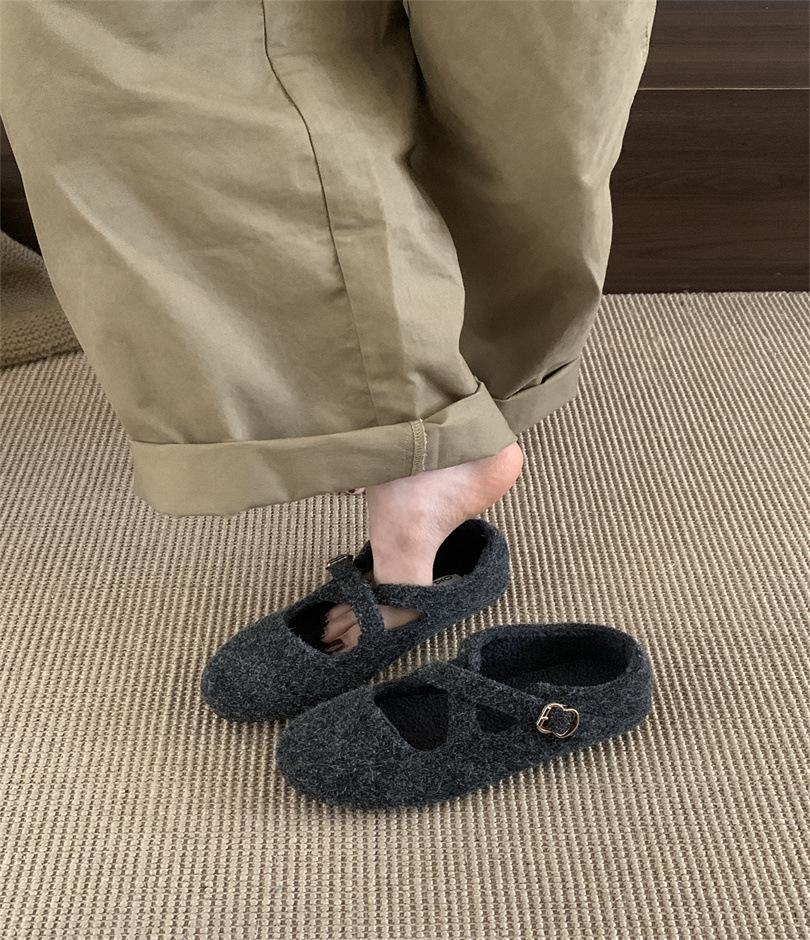 Wool woolen retro square head single shoes women s flat 2025 autumn and winter new French cross with soft sole Mary Jane shoes 39 сірий колір
Wool woolen retro square head single shoes women s flat 2025 autumn and winter new French cross with soft sole Mary Jane shoes 39 сірий колір