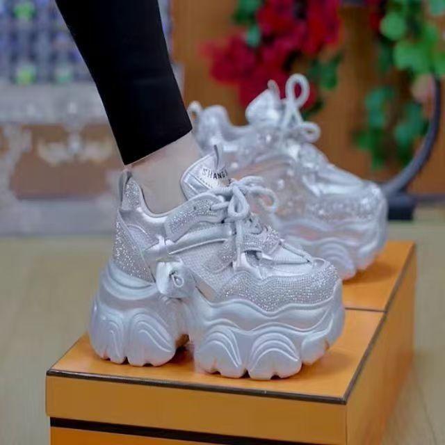 Thick-soled inner height increase women s summer new rhinestone muffin sports and leisure shoes tide 35 срібний
Thick-soled inner height increase women s summer new rhinestone muffin sports and leisure shoes tide 35 срібний