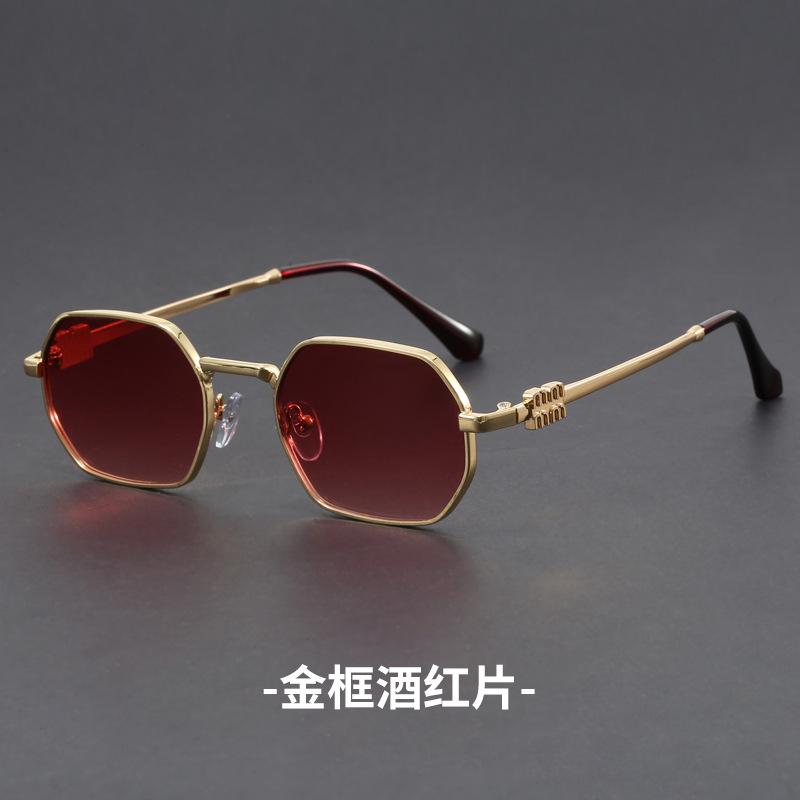 New Classic Retro Polygonal Sunglasses Men s Pilot Sun Glasses Women s Thin Outdoor Driving Girls Sunshade Glasses no case
New Classic Retro Polygonal Sunglasses Men s Pilot Sun Glasses Women s Thin Outdoor Driving Girls Sunshade Glasses no case