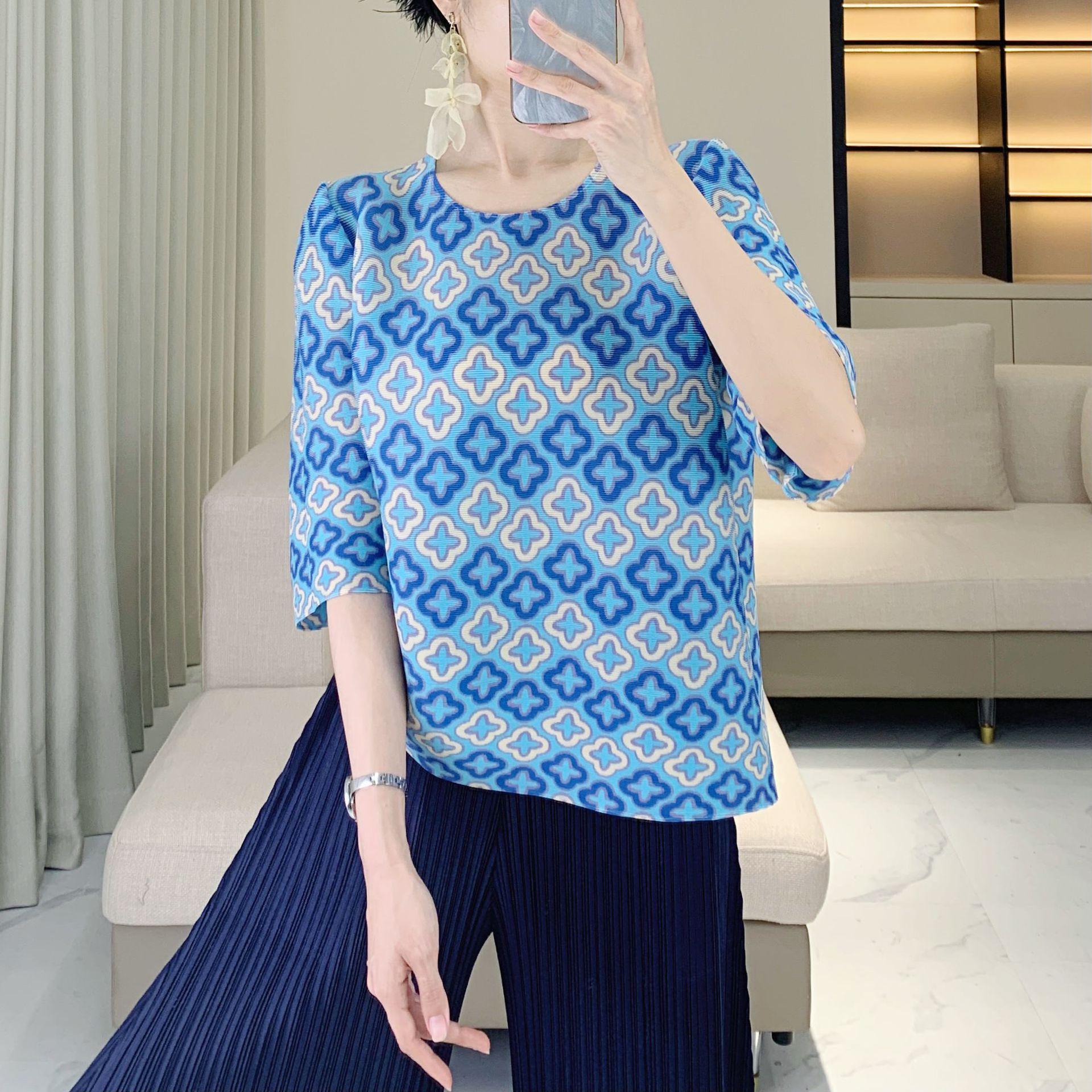 Women s Clover Print Short Sleeve Round Neck Loose Top One Size (Fits 90-150 Jin) небесно-голубой
Women s Clover Print Short Sleeve Round Neck Loose Top One Size (Fits 90-150 Jin) небесно-голубой