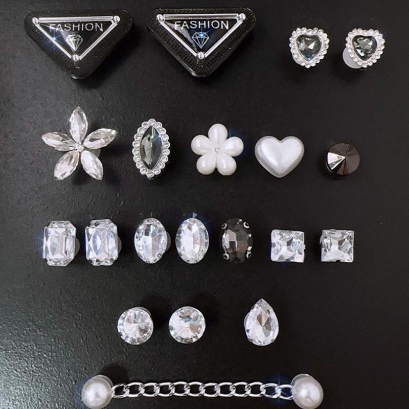 20 шт. Шармы для обуви для Crocs Classic, украшение в виде бриллиантовой жемчужной цепочки, пряжка для набора шармов Croc, аксессуары, подарок для детей, женщин, девочек
20 шт. Шармы для обуви для Crocs Classic, украшение в виде бриллиантовой жемчужной цепочки, пряжка для набора шармов Croc, аксессуары, подарок для детей, женщин, девочек