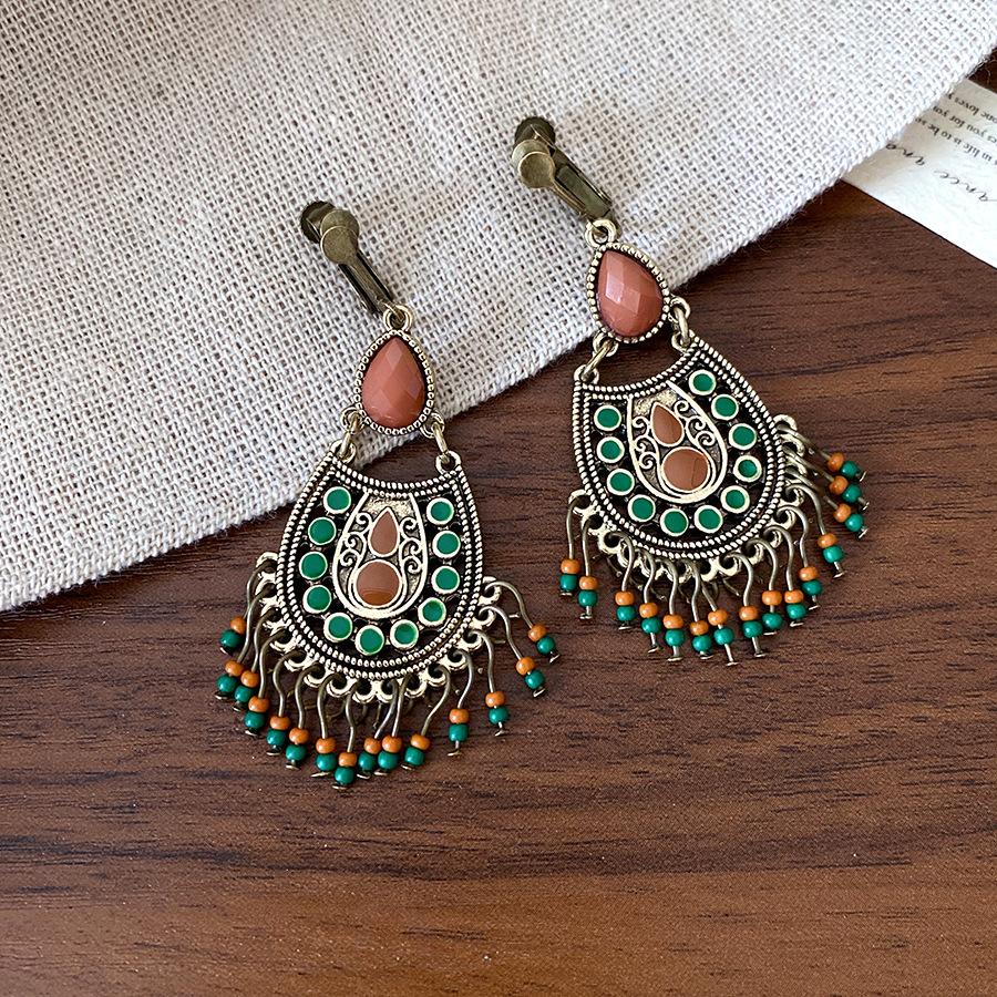 Ethnic style dripping oil, water dripping rice beads, fringed ear hooks, fashionable and simple earrings, personalized retro earrings, niche design
Ethnic style dripping oil, water dripping rice beads, fringed ear hooks, fashionable and simple earrings, personalized retro earrings, niche design