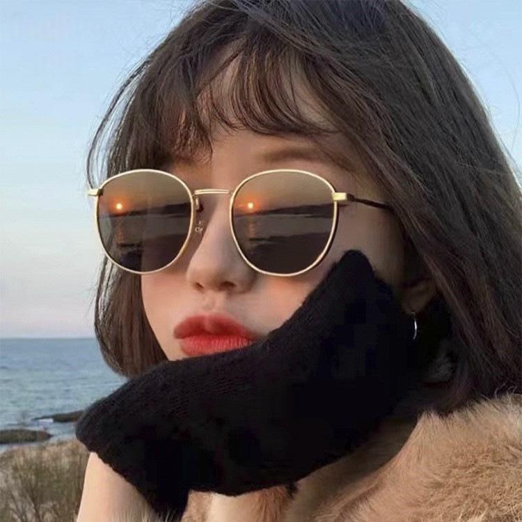 Stylish Round Metal Sunglasses for Women - Trendy Korean Retro Design Silver Frame with Gray Lenses
Stylish Round Metal Sunglasses for Women - Trendy Korean Retro Design Silver Frame with Gray Lenses