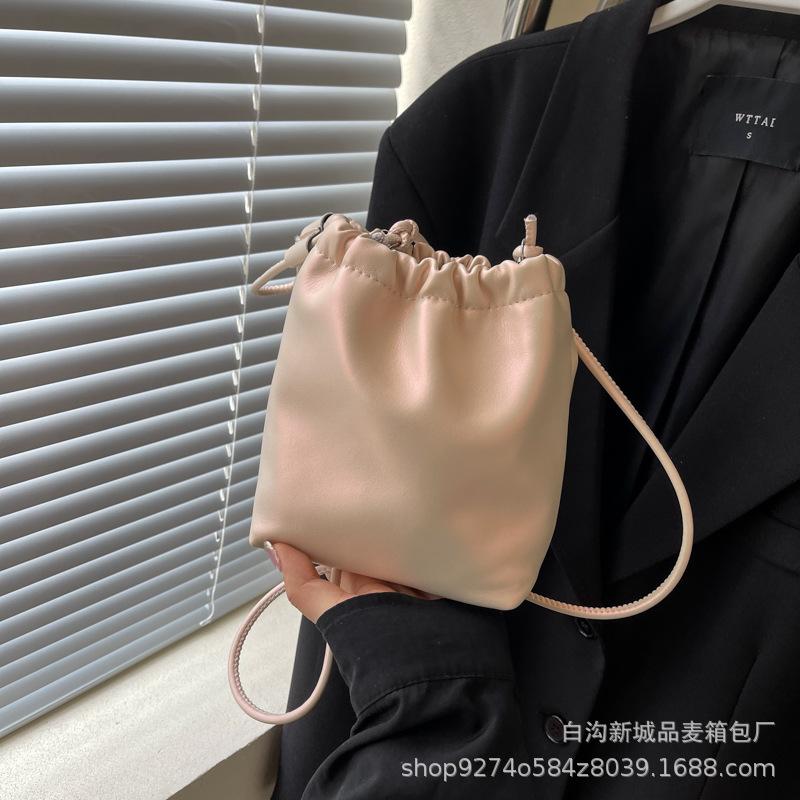 This year s popular fashion small bag women 2025 new trendy Internet celebrity explosion shoulder bag foreign style messenger mobile phone bag розовый
This year s popular fashion small bag women 2025 new trendy Internet celebrity explosion shoulder bag foreign style messenger mobile phone bag розовый