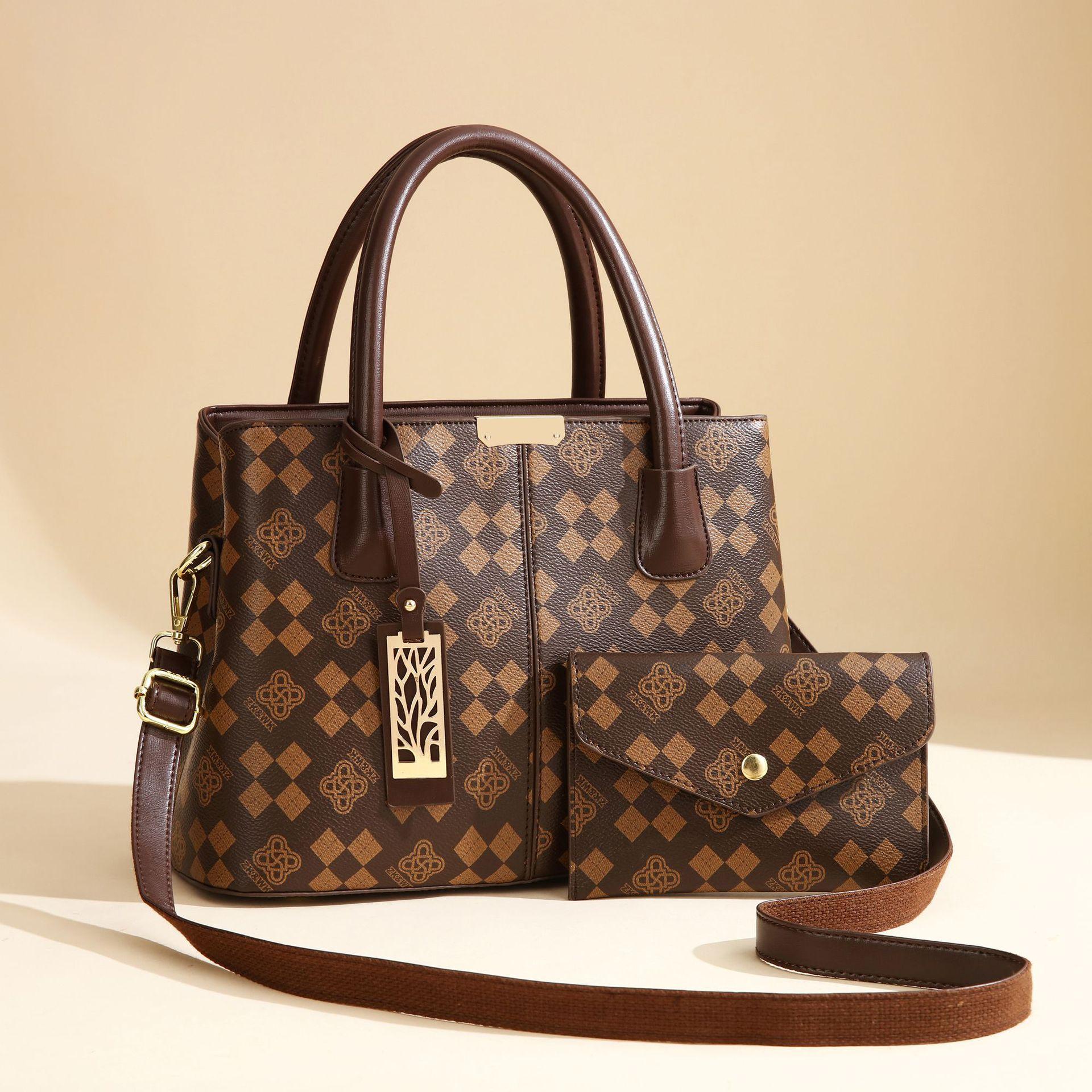 Large capacity handbag female mother bag 2025 new pu bag fashionable and advanced middle-aged women s messenger bag бежевий
Large capacity handbag female mother bag 2025 new pu bag fashionable and advanced middle-aged women s messenger bag бежевий