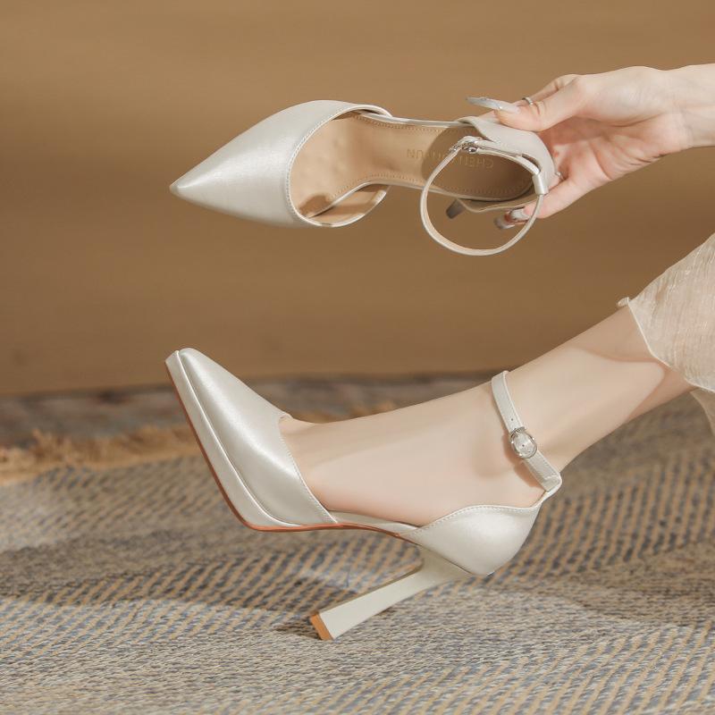 High-heeled hollow sandals women s summer 2025 new fairy with skirt pointed Mary Jane thick heel toe shoes 34
High-heeled hollow sandals women s summer 2025 new fairy with skirt pointed Mary Jane thick heel toe shoes 34