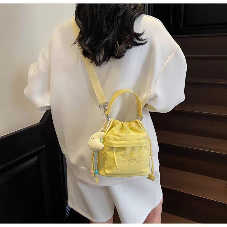 High-end Portable Small Cloth Bag Women s Drawstring Bucket Trendy Simple Commuter Cross-body Mobile Phone 16x11x16 single package жовтий
High-end Portable Small Cloth Bag Women s Drawstring Bucket Trendy Simple Commuter Cross-body Mobile Phone 16x11x16 single package жовтий