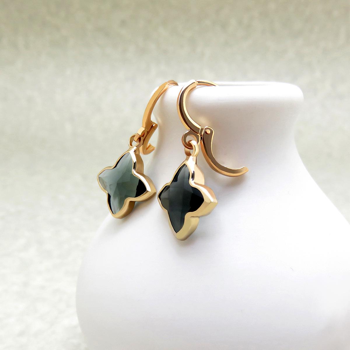 Elegant Black Crystal Four-Leaf Clover Dangle Earrings - Women s Vintage Mori Style Jewelry 18K чёрный
Elegant Black Crystal Four-Leaf Clover Dangle Earrings - Women s Vintage Mori Style Jewelry 18K чёрный