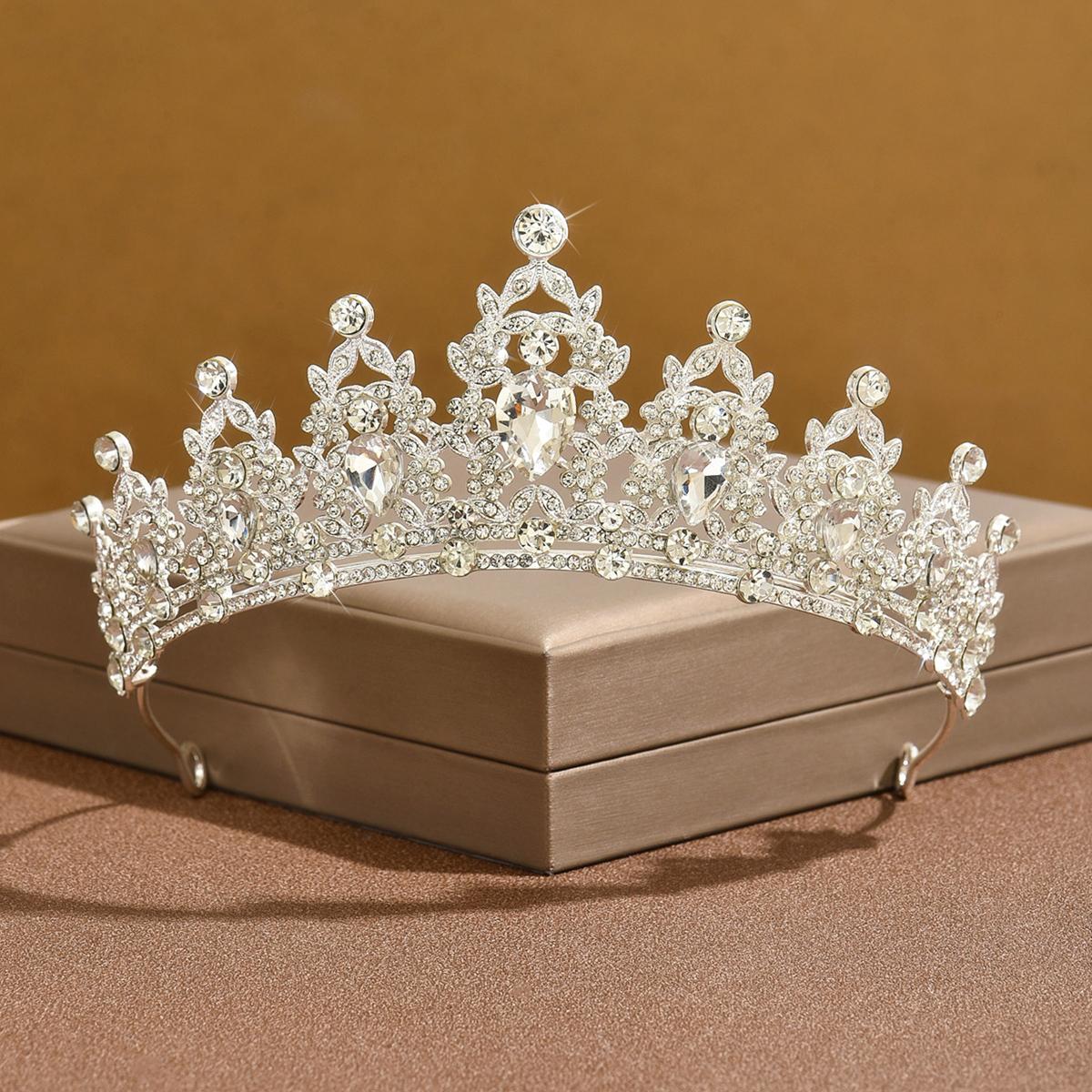 Ladies Fashion Waterdrop Geometric Simplicity Gorgeous Elegance Crown Necklace Earrings Bracelet Zircon Set
Ladies Fashion Waterdrop Geometric Simplicity Gorgeous Elegance Crown Necklace Earrings Bracelet Zircon Set