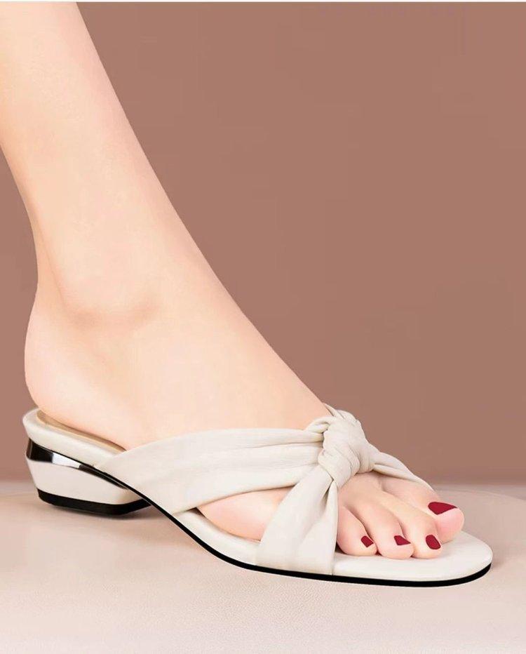 Женские шлепанцы на толстом каблуке с юбкой, летние модные универсальные шлепанцы с открытым носком на низком каблуке 41
Женские шлепанцы на толстом каблуке с юбкой, летние модные универсальные шлепанцы с открытым носком на низком каблуке 41