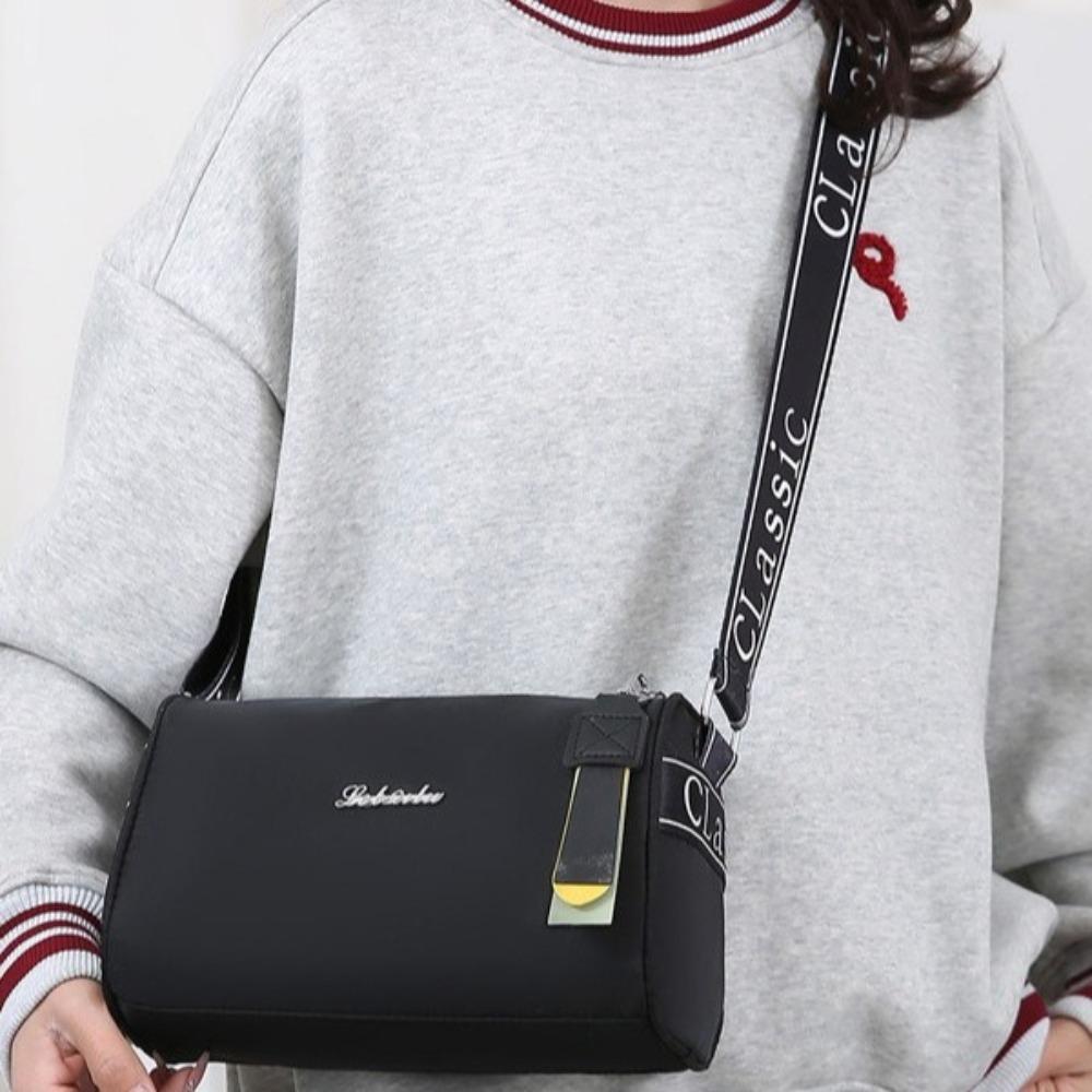 Solid Color Zipper Dumpling Bag Large Capacity Sports Crossbody Bag Nylon Shoulder Bag Outdoor темно-синього кольору
Solid Color Zipper Dumpling Bag Large Capacity Sports Crossbody Bag Nylon Shoulder Bag Outdoor темно-синього кольору