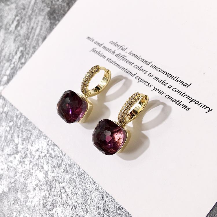 Модные серьги с кристаллами, золотом и бриллиантами, серьги-гвоздики Ins Cold Candy Geometric Square
Модные серьги с кристаллами, золотом и бриллиантами, серьги-гвоздики Ins Cold Candy Geometric Square