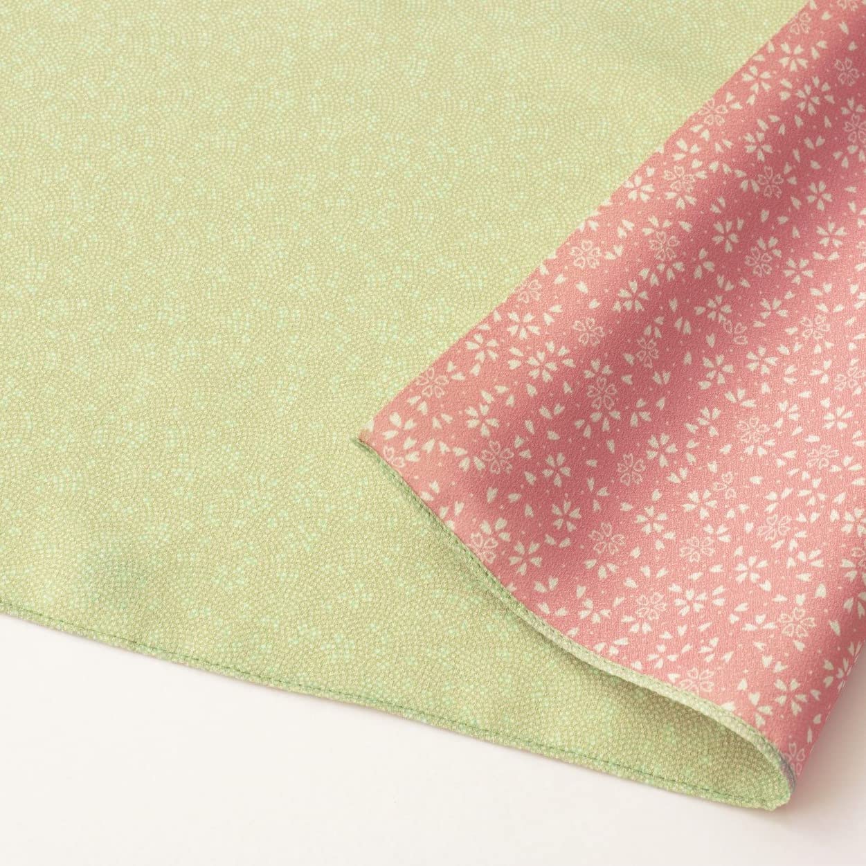 Musumi Large Shark Made in Japan Furoshiki, 90cm, Double-sided, Reversible, Wakaba/Pink, 10170-320
Musumi Large Shark Made in Japan Furoshiki, 90cm, Double-sided, Reversible, Wakaba/Pink, 10170-320