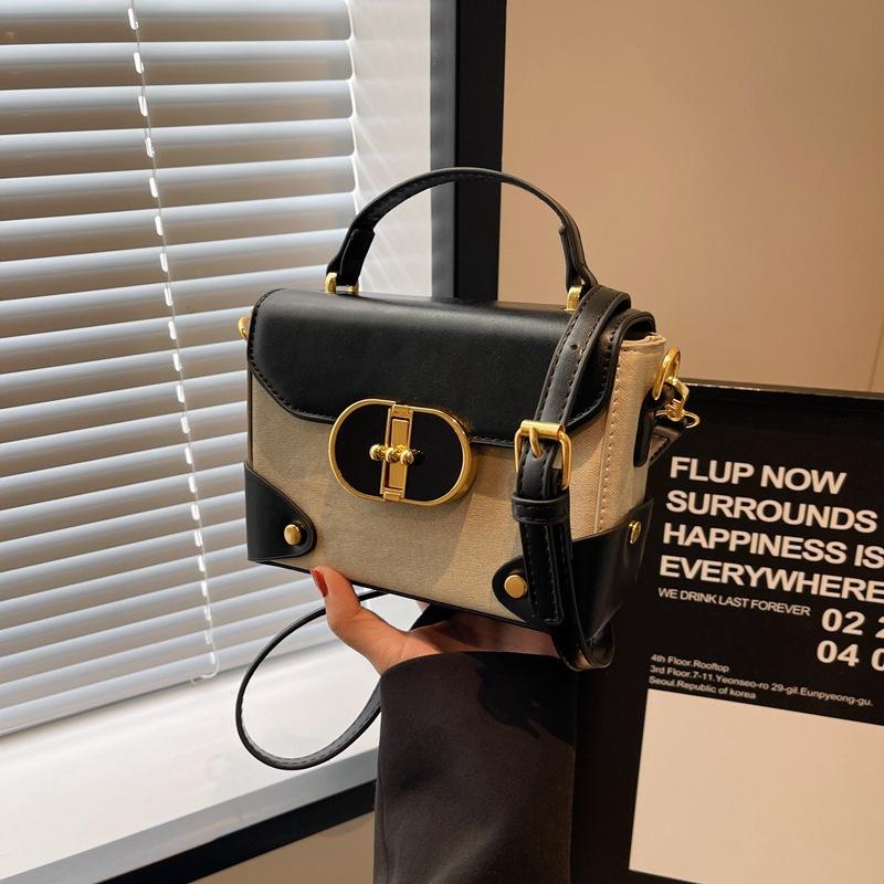 Temperament Versatile Handbag Women s 2025 New Fashion Retro Shoulder Small Square Bag Premium Messenger Box Bag синій
Temperament Versatile Handbag Women s 2025 New Fashion Retro Shoulder Small Square Bag Premium Messenger Box Bag синій