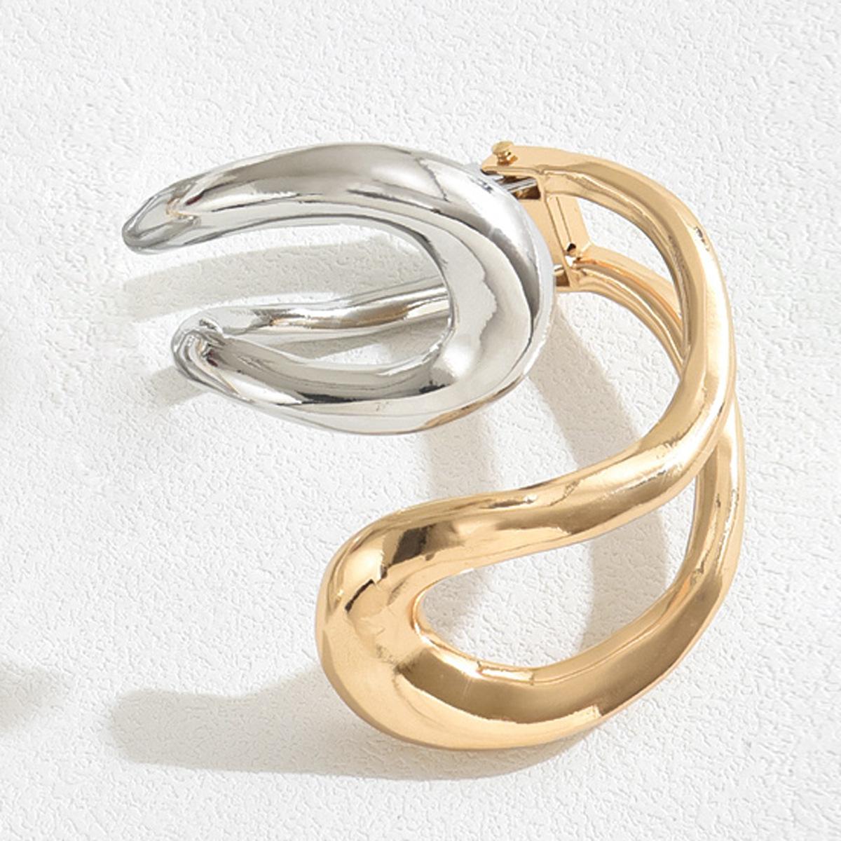 Легкое роскошное женское ожерелье из металла с двойным кругом 18 карат с гальваническим покрытием, браслет с геометрическим дизайном, ювелирные изделия
Легкое роскошное женское ожерелье из металла с двойным кругом 18 карат с гальваническим покрытием, браслет с геометрическим дизайном, ювелирные изделия