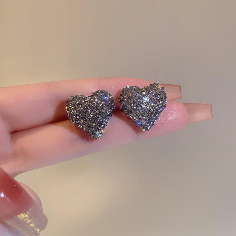 Grey Inlaid Rhinestone Heart Stud Earrings for Women Trendy Round Earring 2025 Korean Fashion Wedding Party Zircon Wholesale
Grey Inlaid Rhinestone Heart Stud Earrings for Women Trendy Round Earring 2025 Korean Fashion Wedding Party Zircon Wholesale