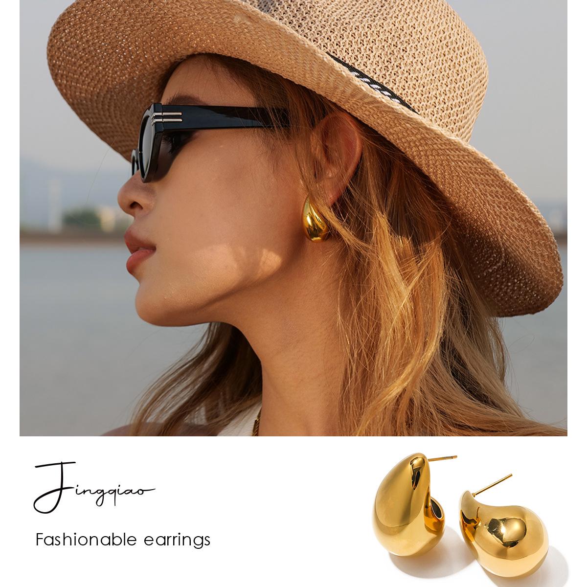 Sleek Summer Water Drop Earrings: European & American Style, Simple & Elegant Electroplated Design
Sleek Summer Water Drop Earrings: European & American Style, Simple & Elegant Electroplated Design