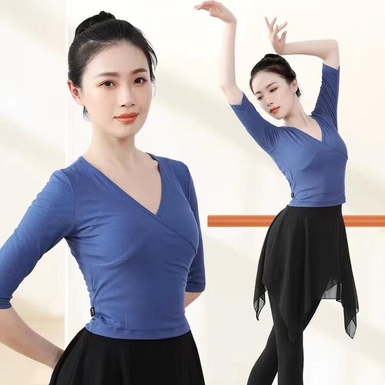 Women s Modern Dance Outfit: Shaping Top with Skirted Pants for Classical, Latin, and National Dance L
Women s Modern Dance Outfit: Shaping Top with Skirted Pants for Classical, Latin, and National Dance L