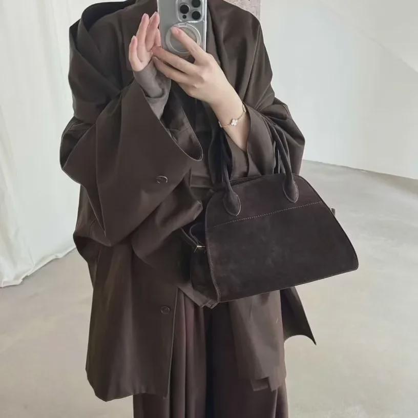 Сумка-тоут TheRow Margaux15 Suede — большая вместимость, простой дизайн 10 Inch
Сумка-тоут TheRow Margaux15 Suede — большая вместимость, простой дизайн 10 Inch