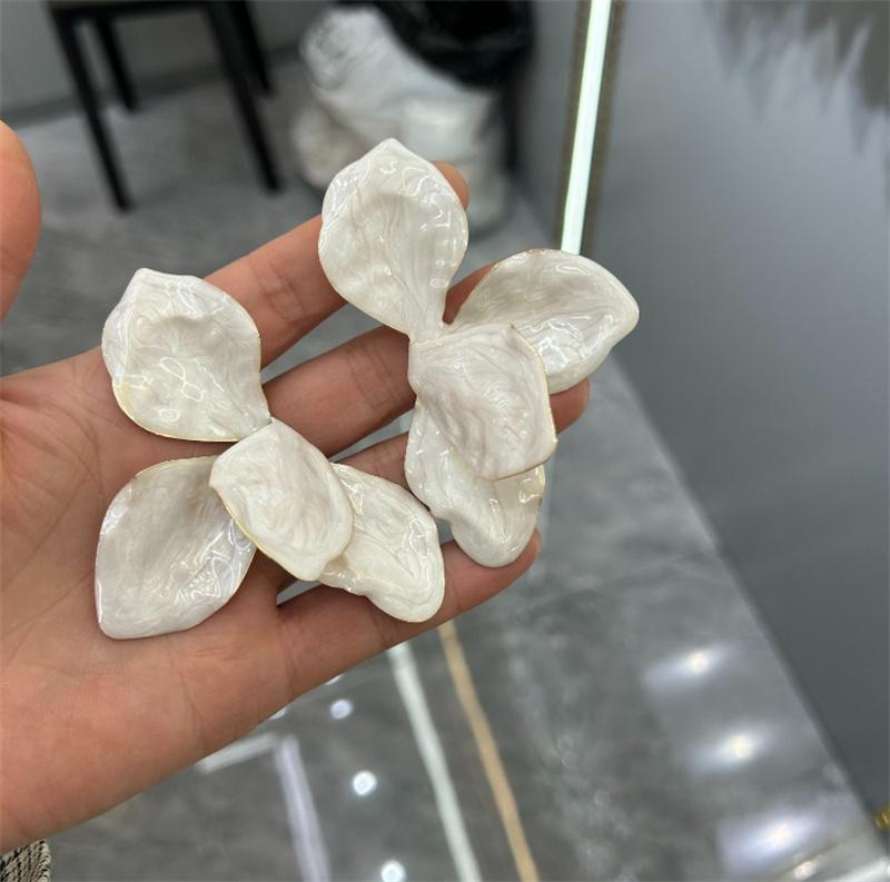 Vintage Large Flowers stud Earrings for Women Girls Personality Trendy Holiday Jewelry Party Jewelry Accessories
Vintage Large Flowers stud Earrings for Women Girls Personality Trendy Holiday Jewelry Party Jewelry Accessories