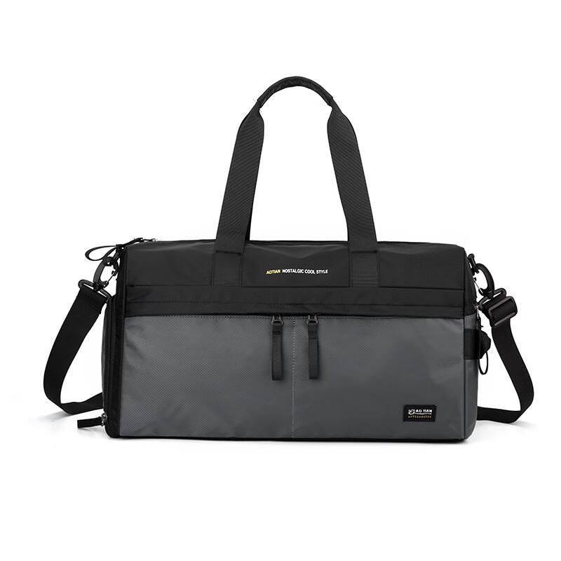 Zuoyou Outdoor Large Capacity Casual Travel Bag
Zuoyou Outdoor Large Capacity Casual Travel Bag