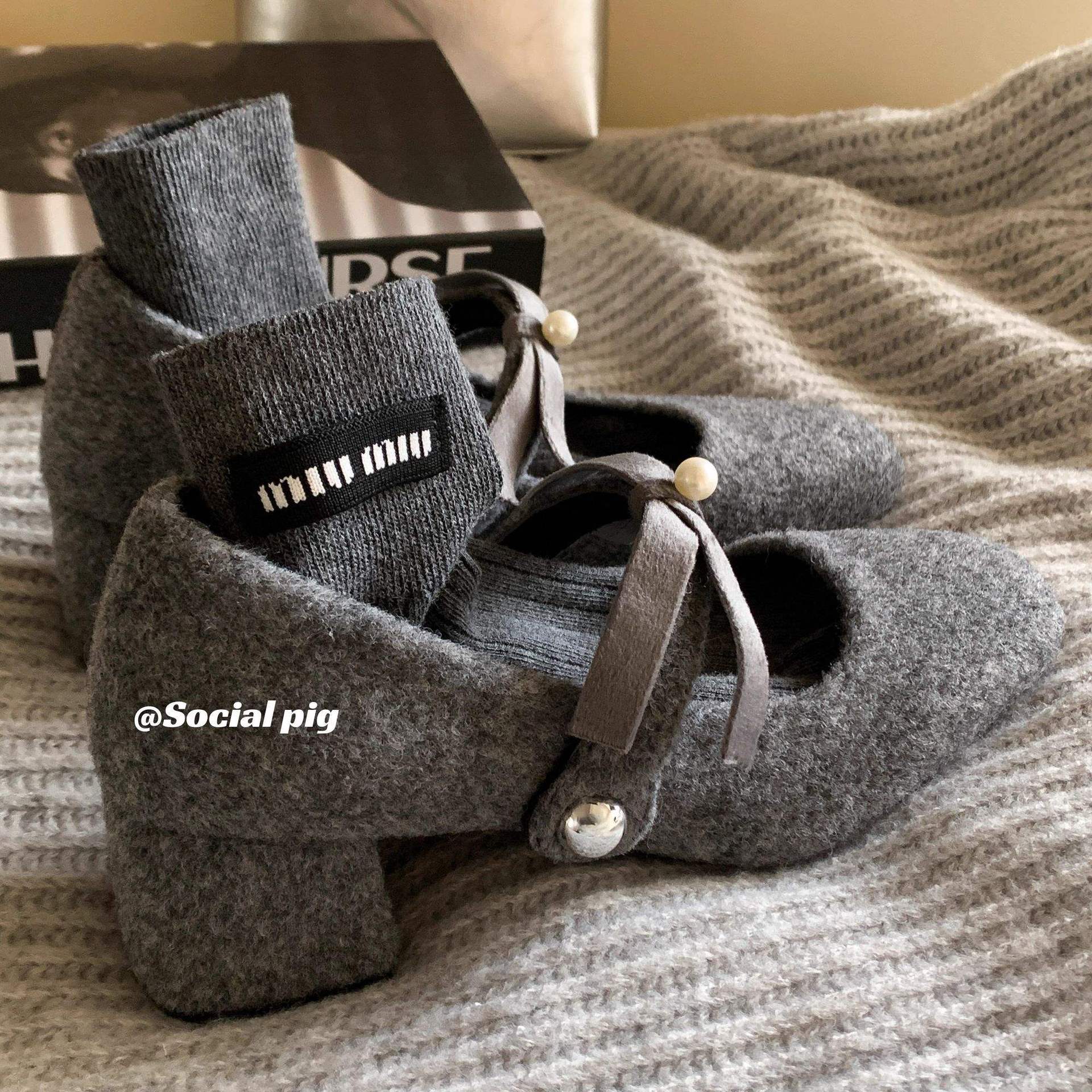 Вечный бог осени и зимы, вечерний бриз усиливает нежность, шерстяные одинарные туфли, бархатные туфли Мэри Джейн с бантом 40 серый
Вечный бог осени и зимы, вечерний бриз усиливает нежность, шерстяные одинарные туфли, бархатные туфли Мэри Джейн с бантом 40 серый