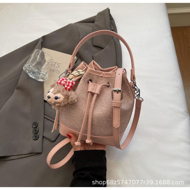 Exquisite fashion handbag bag women s new foreign style versatile messenger bag high sense niche casual trend bucket bag розовый
Exquisite fashion handbag bag women s new foreign style versatile messenger bag high sense niche casual trend bucket bag розовый