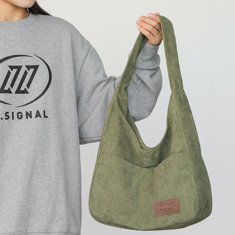 Simple solid color cloth bag New fashionable versatile literary underarm bag Large capacity multi-compartment casual handbag чёрный
Simple solid color cloth bag New fashionable versatile literary underarm bag Large capacity multi-compartment casual handbag чёрный