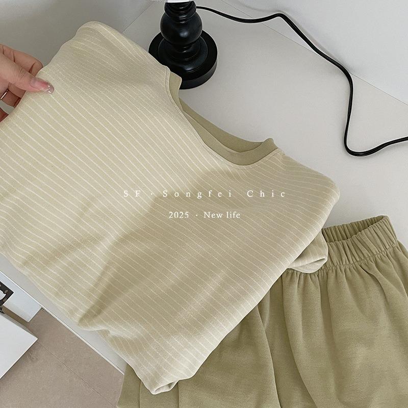 3 horizontal strip polished pajamas women s autumn and winter new casual outer wear loungewear warm two-piece set One size fits all (80-70 kg)
3 horizontal strip polished pajamas women s autumn and winter new casual outer wear loungewear warm two-piece set One size fits all (80-70 kg)