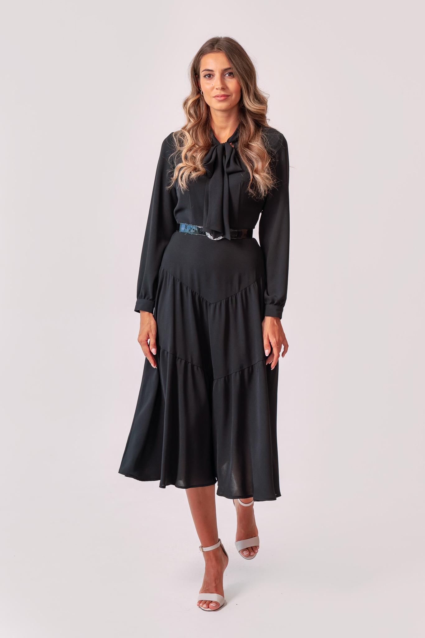 Сукня з бантом довжини міді 38 чорний
Сукня з бантом довжини міді 38 чорний