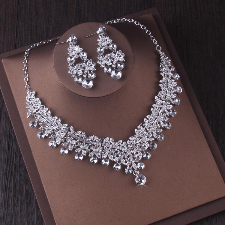 Luxury Silver Color New Jewelry Accessorie Sets Crystal Choker Necklace Water Drop Earrings Tiara Wedding Costume Jewelry Set
Luxury Silver Color New Jewelry Accessorie Sets Crystal Choker Necklace Water Drop Earrings Tiara Wedding Costume Jewelry Set