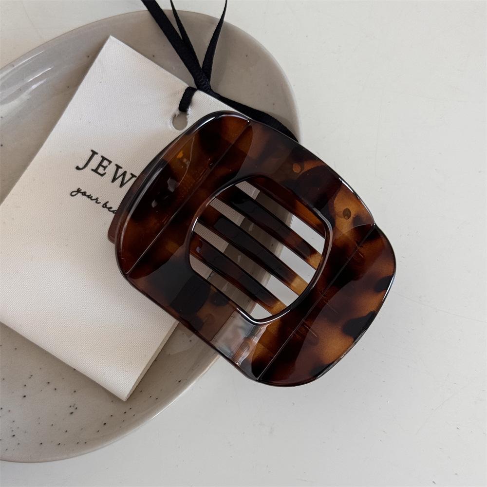 Korean Retro Tortoiseshell Hair Clip: Elegant Non-Slip Claw for Half-Up Hairstyles
Korean Retro Tortoiseshell Hair Clip: Elegant Non-Slip Claw for Half-Up Hairstyles