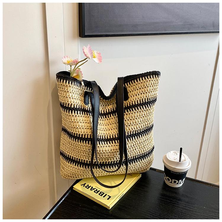 Large capacity woven straw bag women s summer new shoulder commuter tote seaside vacation beach bag чорний
Large capacity woven straw bag women s summer new shoulder commuter tote seaside vacation beach bag чорний