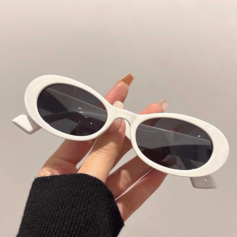 Stylish Retro Style Oval Shaped Sunglasses For Women Premium Designer Small Shaped Frame Trending Sunlight Eyeglasses For For Men Travel Punk UV400 As The Picture
Stylish Retro Style Oval Shaped Sunglasses For Women Premium Designer Small Shaped Frame Trending Sunlight Eyeglasses For For Men Travel Punk UV400 As The Picture