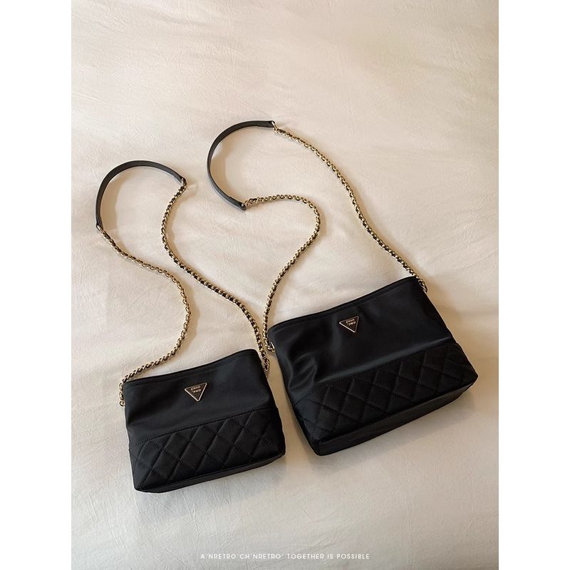 Nanfeng Черное Золото Ночь Автомобильная Квадратная Сумочка Женская 2025 Новое Поступление Лето Супер Горячая Сумка Кроссбоди на Цепочке Бродячая Сумка на Плечо Large
Nanfeng Черное Золото Ночь Автомобильная Квадратная Сумочка Женская 2025 Новое Поступление Лето Супер Горячая Сумка Кроссбоди на Цепочке Бродячая Сумка на Плечо Large