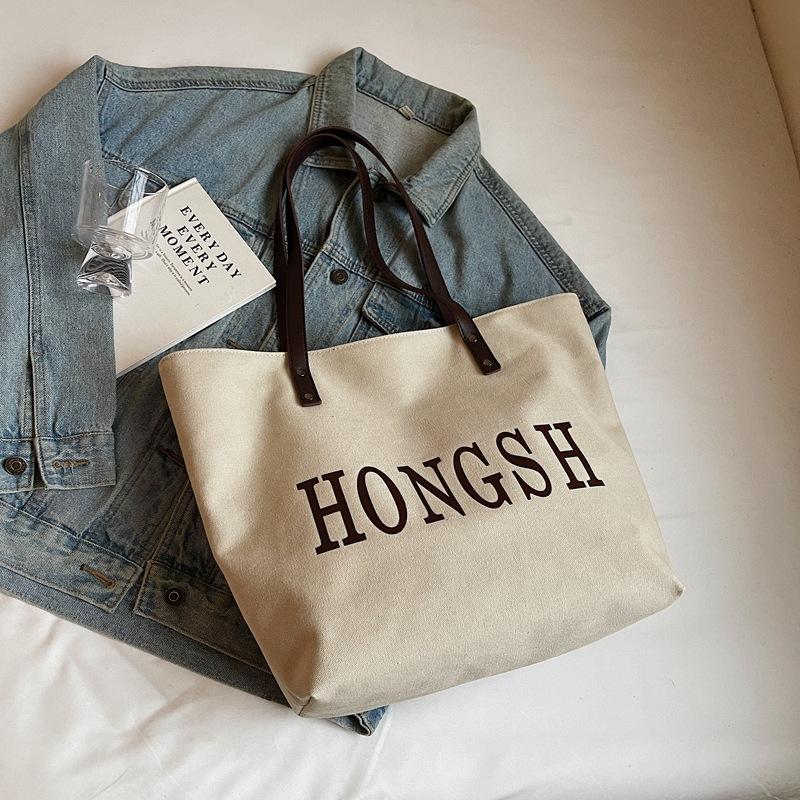 Холщовая простая сумка через плечо большой вместимости женская для студентки колледжа повседневная модная простая сумка-тоут ручная портативная сумка для поездок на работу
Холщовая простая сумка через плечо большой вместимости женская для студентки колледжа повседневная модная простая сумка-тоут ручная портативная сумка для поездок на работу