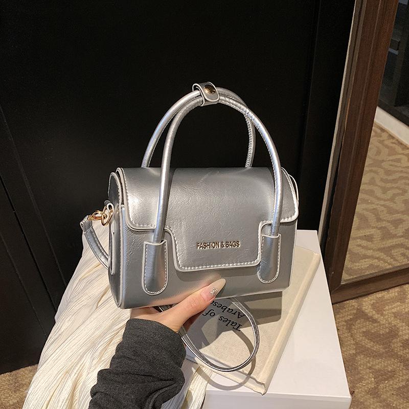 This year, it is popular for casual and simple oil wax leather portable small square bags, versatile solid color high-end texture women s messenger ba серебряный
This year, it is popular for casual and simple oil wax leather portable small square bags, versatile solid color high-end texture women s messenger ba серебряный