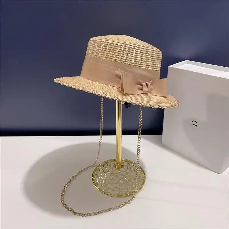 Fashion Luxury Designer Brand Spring and Summer Flat Top Straw Straw Hat Bow Decoration Metal Hanging Chain Beach Hat Adjustable adjustable
Fashion Luxury Designer Brand Spring and Summer Flat Top Straw Straw Hat Bow Decoration Metal Hanging Chain Beach Hat Adjustable adjustable
