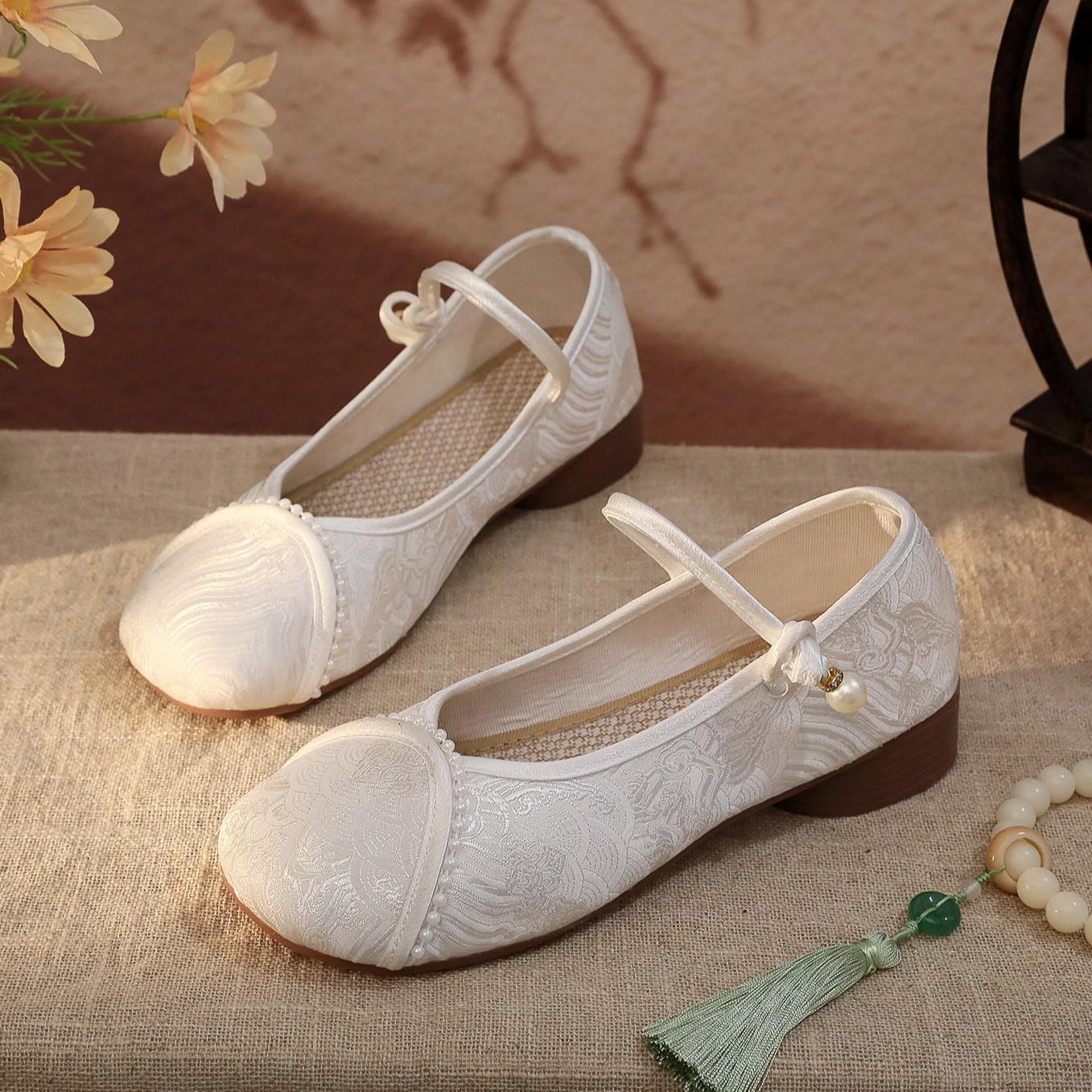 Yunchen 2025 Spring/Summer Elegant Cheongsam Wedge Heels - Comfortable Ethnic Embroidered Shoes 40
Yunchen 2025 Spring/Summer Elegant Cheongsam Wedge Heels - Comfortable Ethnic Embroidered Shoes 40