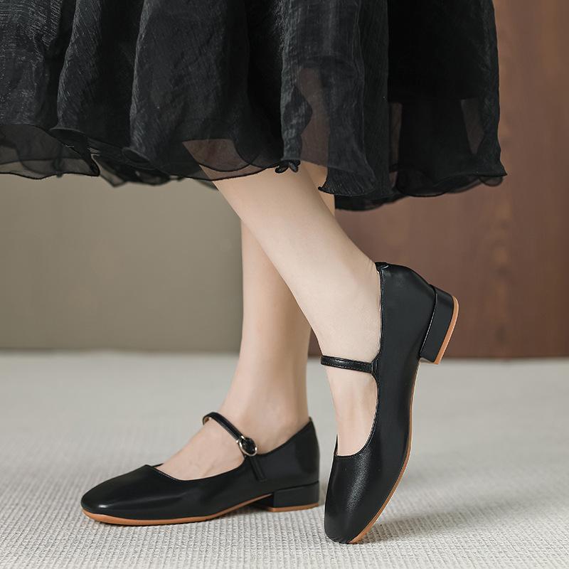 Huiliya D368-2 small leather shoes 2025 summer new retro grandma shoes thick heel Mary single shoes with skirt women 35 чёрный
Huiliya D368-2 small leather shoes 2025 summer new retro grandma shoes thick heel Mary single shoes with skirt women 35 чёрный