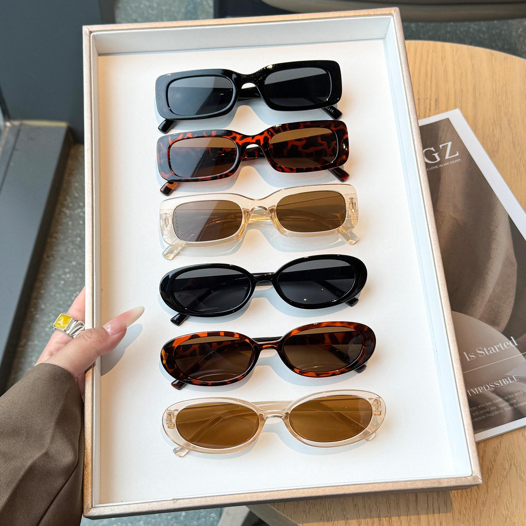 6Pcs Retro Fashion Sunglasses Set, Stylish and Simple Style, Suitable for Vacation and Street Photography
6Pcs Retro Fashion Sunglasses Set, Stylish and Simple Style, Suitable for Vacation and Street Photography