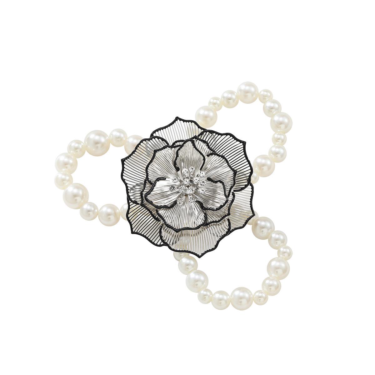 Комплект украшений в стиле ретро с ожерельем, браслетом и серьгами из жемчужной камелии для женщин
Комплект украшений в стиле ретро с ожерельем, браслетом и серьгами из жемчужной камелии для женщин