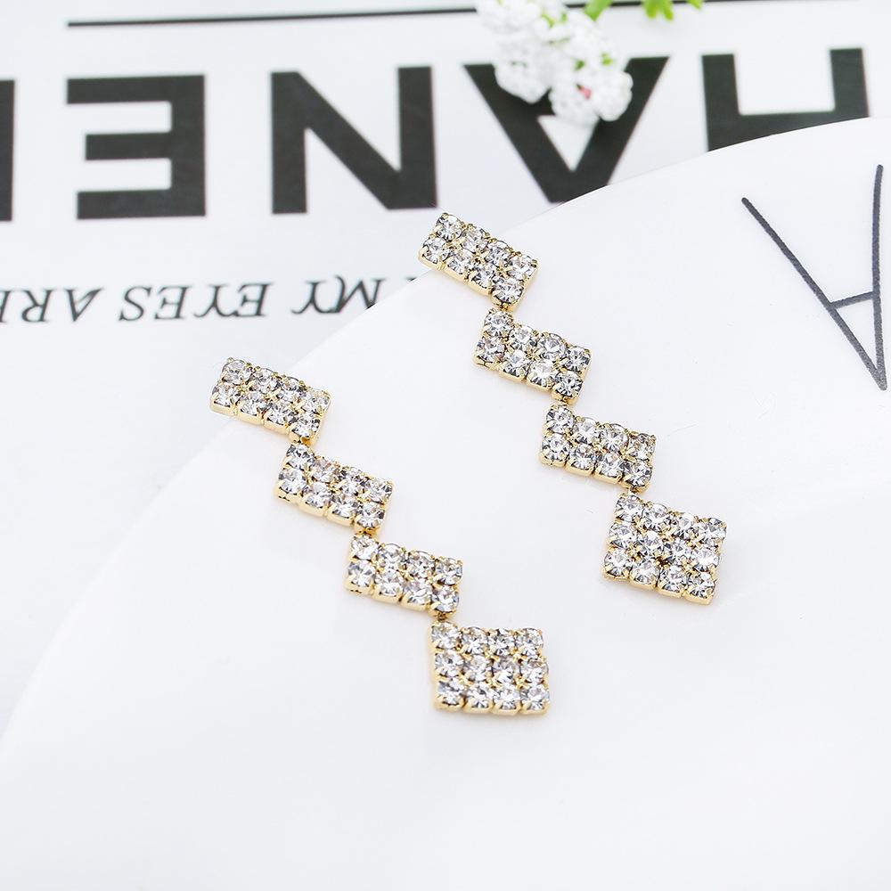 S925 Korean Silver Needle Earrings with Rhinestones - Exquisite Full Diamond Studs for Women
S925 Korean Silver Needle Earrings with Rhinestones - Exquisite Full Diamond Studs for Women