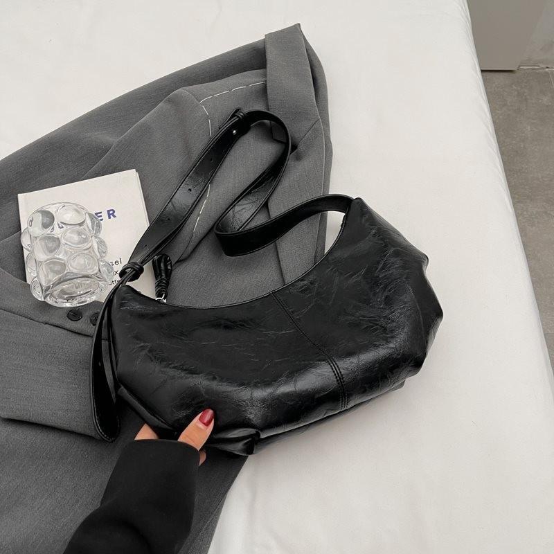 Stylish And Versatile Black And Beige Dumpling Bag For Women Ideal For Commuting чорний
Stylish And Versatile Black And Beige Dumpling Bag For Women Ideal For Commuting чорний